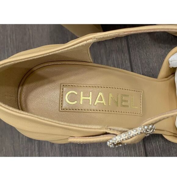 CHANEL BEIGE LEATHER PEARL CC LOGO HEELS SANDALS SHOES Size 38.5 new w/box - Picture 3 of 15